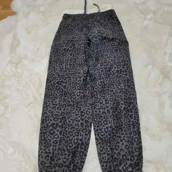 ARITZIA Alix Pant XXS Grey Purple Leopard Cheetah Print Joggers 100% Cotton Pant - Picture 7 of 7